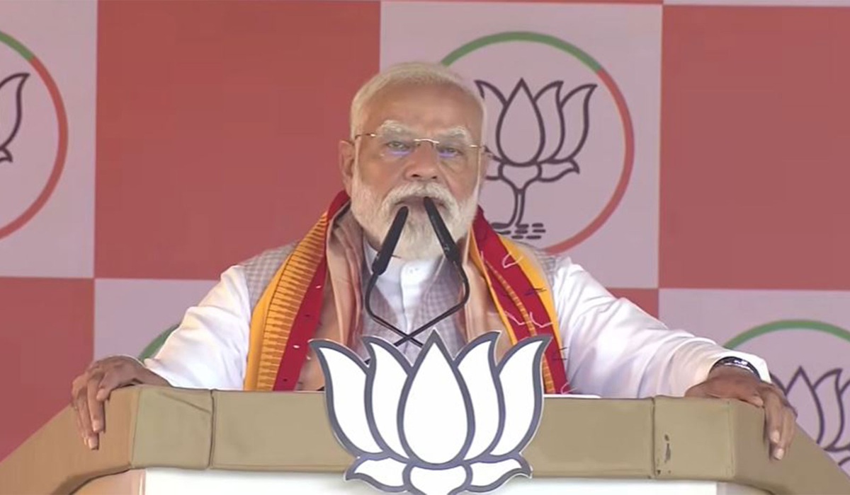 असम रैली में PM मोदी का कांग्रेस पर हमला, बोले- परिवार पहले की राजनीति करती है कांग्रेस