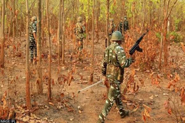 झारखंड के पश्चिम सिंहभूम में पुलिस-नक्सली मुठभेड़, 5 जवान घायल, मारे गए 3 नक्सली