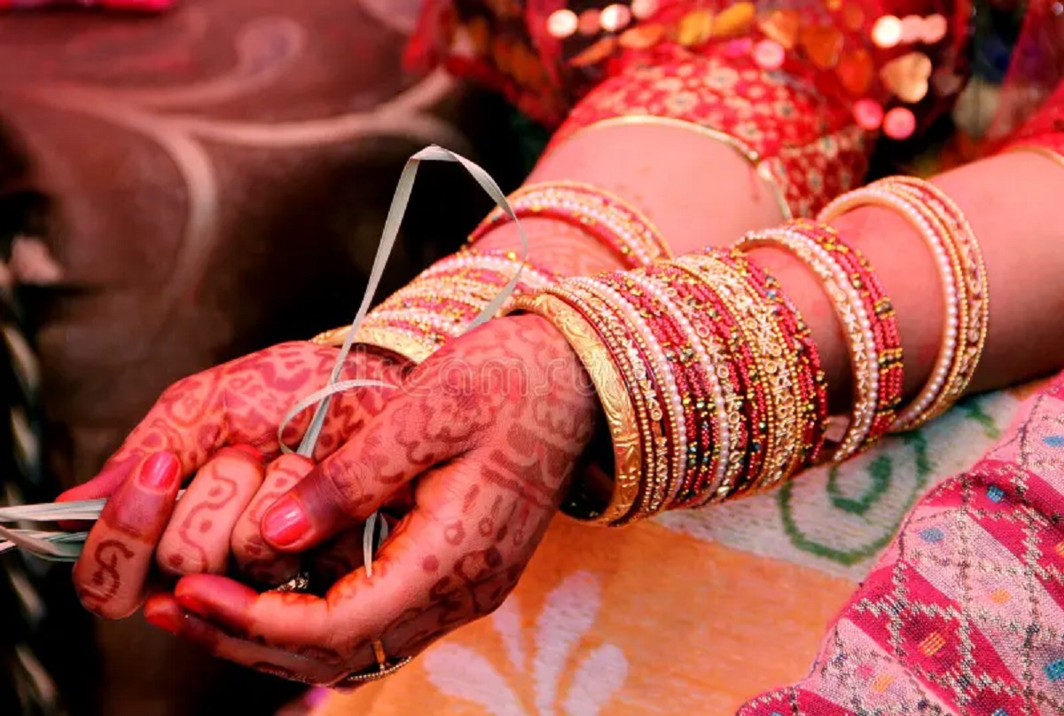 इस देश में एक ही महिला से ब्याहे जाते हैं सभी भाई, जानें इस अनोखी परंपरा की कहानी
