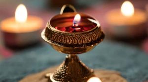 Shani Sadesati Upay: शनि साढ़ेसाती से परेशान हैं? शनिवार को करें यह आसान उपाय, दूर होंगी बाधाएं