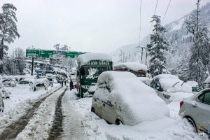 Himachal Snowfall: अभी राहत नहीं देगा मौसम; हिमाचल में बर्फबारी, तापमान में भारी गिरावट