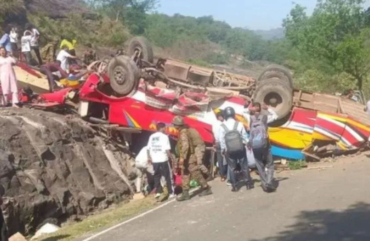 जम्मू-कश्मीर में बड़ा हादसा: उधमपुर में खाई में गिरी बस, अबतक 22 लोगों की मौत, कई गंभीर घायल