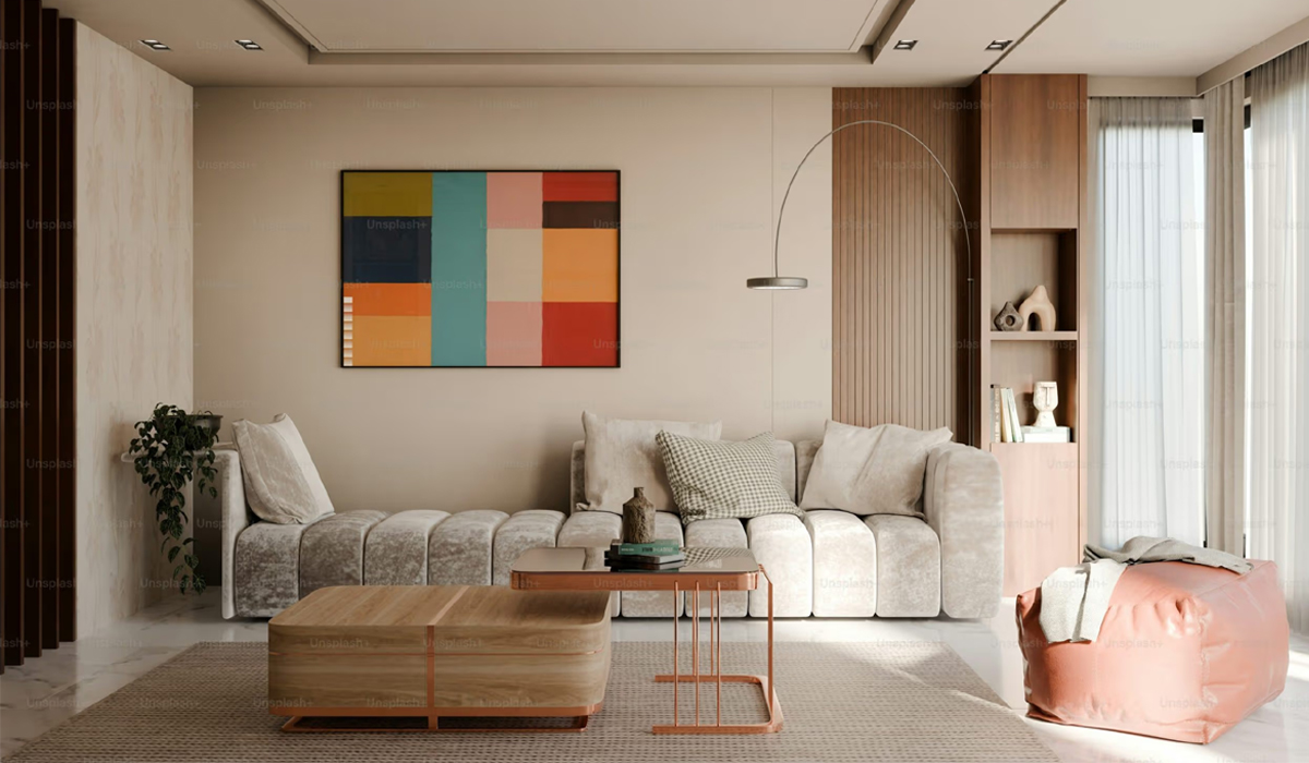 Vastu Tips: घर के लिविंग रूम में लगाएं ये खास तस्वीरें, बढ़ेगी पॉजिटिविटी और खुशहाली