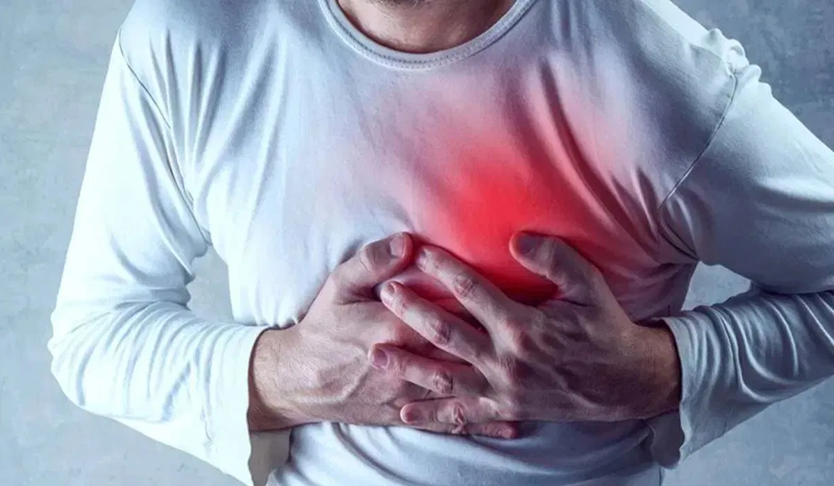 Heart Health Tips: गर्मी में आखिर क्यों बढ़ जाता है हार्ट अटैक का खतरा? जानिए बचाव के जरूरी उपाय