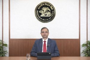 अनिश्चित माहौल में आरबीआई सतर्क, रेपो रेट 5.25% पर कायम
