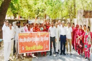 Haryana : मजदूरों पर लाठीचार्ज, सीटू ने दिया चार घंटे धरना