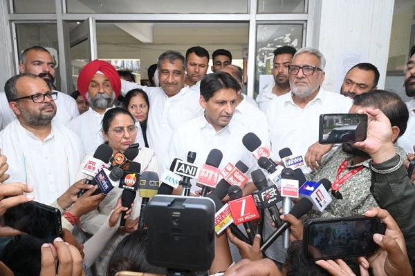 Haryana : अंबाला कांग्रेस की मेयर प्रत्याशी कुलविन्द्र ने भरा नामांकन