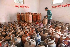 केंद्र का आश्वासन, देश में पेट्रोल-डीजल और LPG की पर्याप्त उपलब्धता
