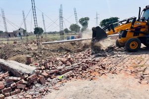 Haryana : अवैध कॉलोनी और निर्माण पर चला बुलडोजर