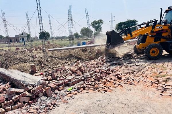 Haryana : अवैध कॉलोनी और निर्माण पर चला बुलडोजर