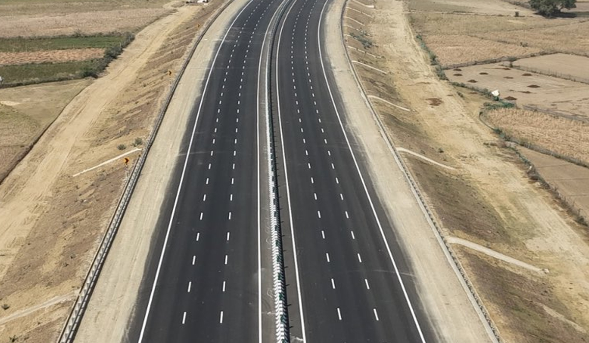 Lucknow-Kanpur Expressway: तेज रफ्तार का नया रास्ता, लेकिन सफर हुआ महंगा, जानिए कितना लगेगा टोल
