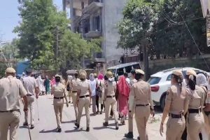 Haryana : फरीदाबाद में कर्मचारियों पर लाठीचार्ज, बोले- साथियों को ले गई पुलिस