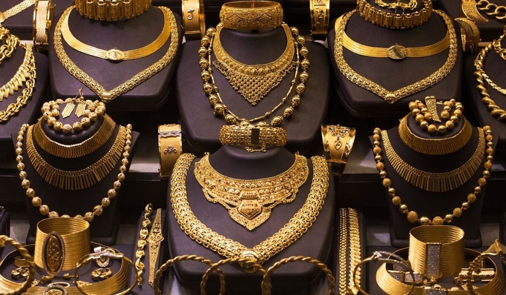Gold Silver Prices: Silver becomes cheaper by Rs 9700, gold prices also fall