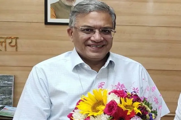 CEC ज्ञानेश कुमार को हटाने की मांग तेज, 73 विपक्षी सांसदों ने दिया नया नोटिस