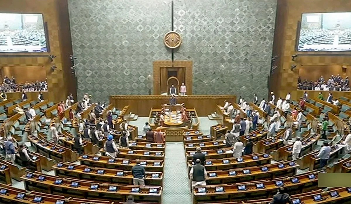 Parliament : लोकसभा में गिरा महिला आरक्षण बिल, विरोध में पड़े 230 वोट