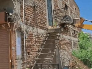 अमरावती यौन उत्पीड़न के आरोपी के घर पर चला बुलडोजर, 180 नाबालिग लड़कियों का किया था यौन शोषण