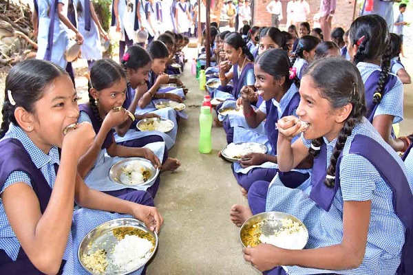 Haryana : एलपीजी संकट : अब सरकारी स्कूलों में चूल्हे पर मिड-डे-मील
