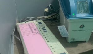Bengal: EVM पर टेप लगाने की शिकायत पर सख्त एक्शन, जिन बूथों पर गड़बड़ी मिली वहां दोबारा मतदान के आदेश