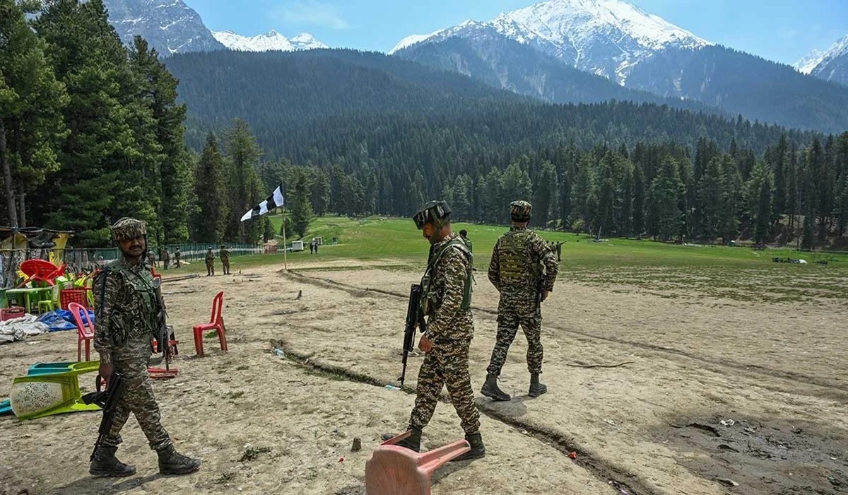 पहलगाम हमले का मास्टरमाइंड बेनकाब, हुलिया बदलकर PAK में छिप रहा; सामने आई तस्वीर