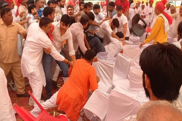 Haryana News : शिलान्यास कार्यक्रम में चले लात-घूंसे, जोरदार हंगामा