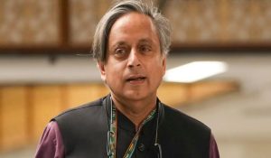 कांग्रेस सांसद Shashi Tharoor के काफिले पर हुआ हमला, MP से की गाली-गलौज, गनमैन को भी पीटा