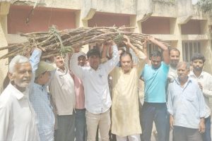 Haryana News : शुगर मिल में कच्चे कर्मचारियों का प्रदर्शन तेज