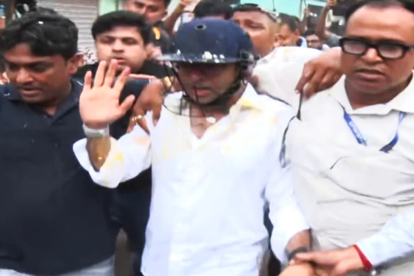 फेंके अंडे, मारे थप्पड़ और… सोनारपुर में TMC MP अभिषेक बनर्जी पर ने किया हमला