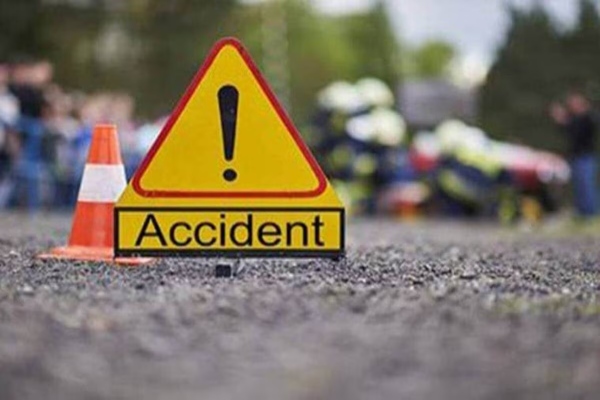 J&K Accident: राजौरी में बड़ा हादसा, अनियंत्रित होकर सड़क किनारे पलटी बस, 13 यात्री घायल