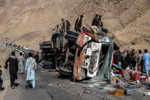 Afghanistan: पाकिस्तान से अफगानिस्तान लौट रहे शरणार्थियों का ट्रक पलटा, 18 लोगों की मौत