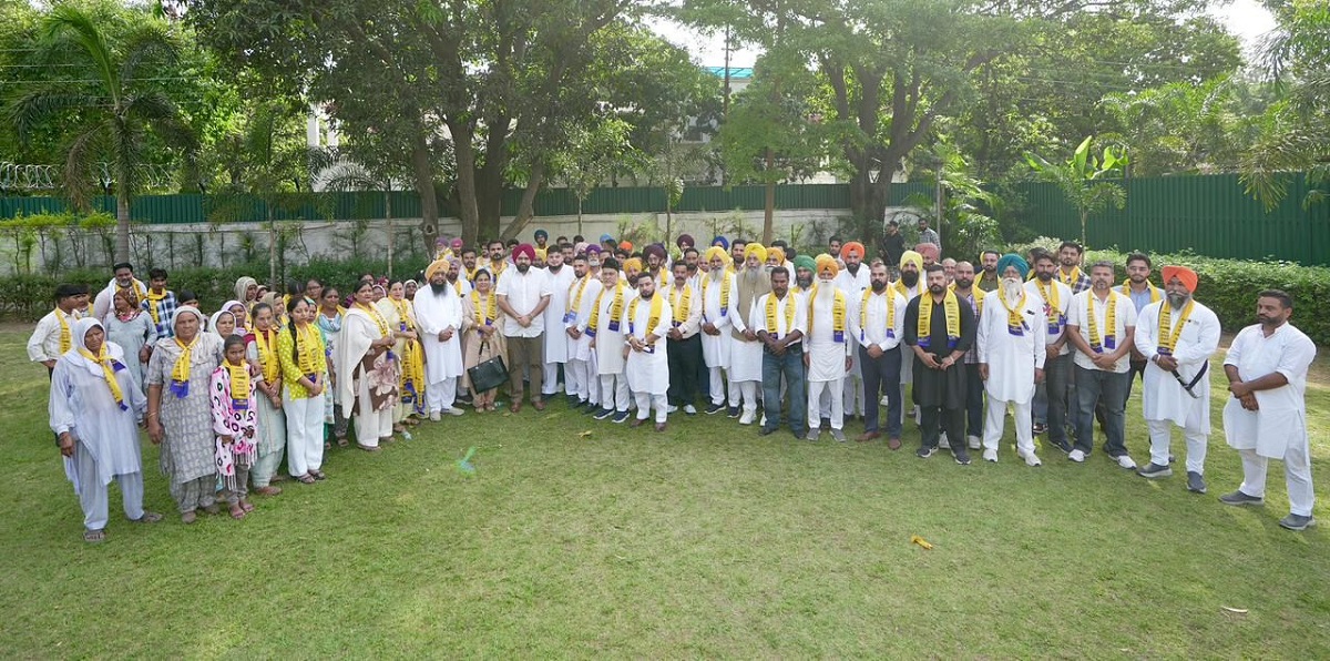 बेअदबी विरोधी सख्त कानून से प्रभावित होकर अकाली दल और कांग्रेस के सैकड़ों नेता व कार्यकर्ता ‘आप’ में शामिल