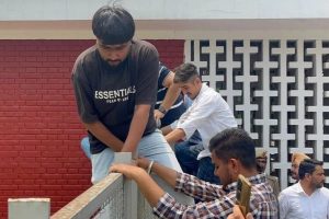 Students entered the VC's office by jumping over the wall.