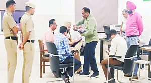 CM उड़न दस्ते ने नागरिक अस्पताल नारायणगढ़ पर छापामारी कर फर्जीवाड़े का किया भंडाफोड़