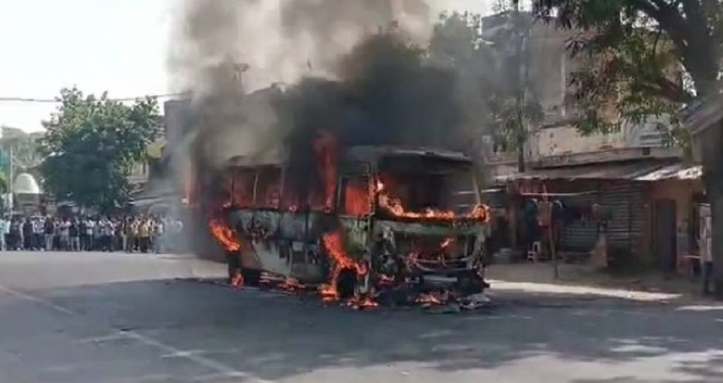 Prayagraj Highway bus fire