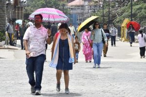 Himachal Weather: हिमाचल में 8 जिलों में लू का येलो अलर्ट जारी, जानें मौसम अपडेट