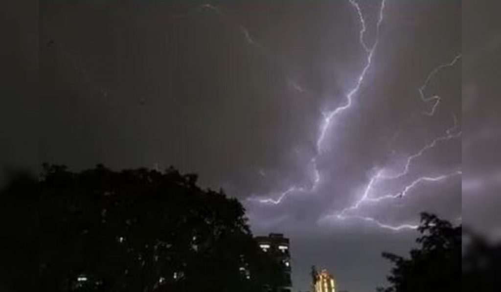 storm-and-rain-wreak-havoc-in-up-24-people-died-in-2-days