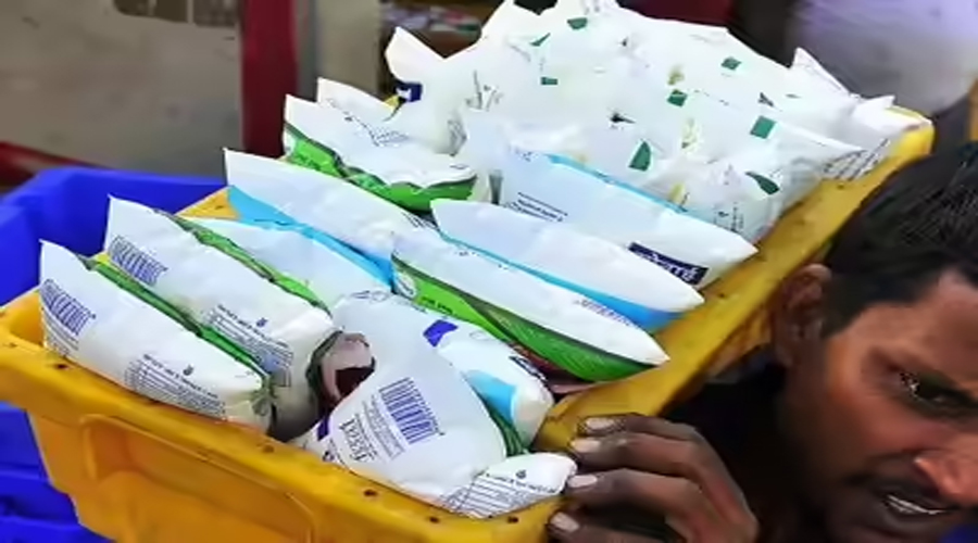 Milk Price Hike: इस राज्य में 4 रुपये बढ़ा दूध का दाम, जानें कितने में मिलेगा 1 लीटर