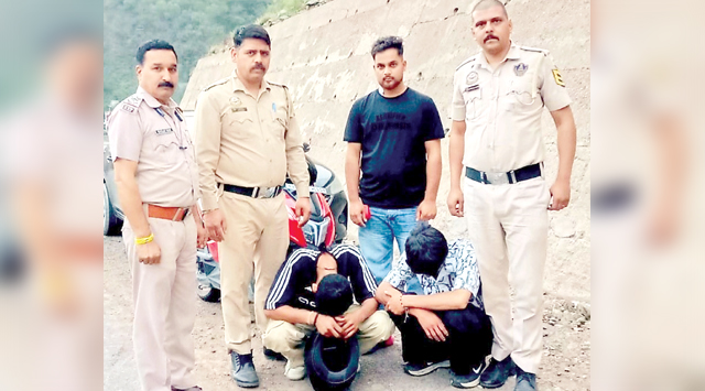 भवाना फोरलेन में नाकाबंदी के दौरान 5 ग्राम चिट्टा बरामद, 2 युवक गिरफ्तार