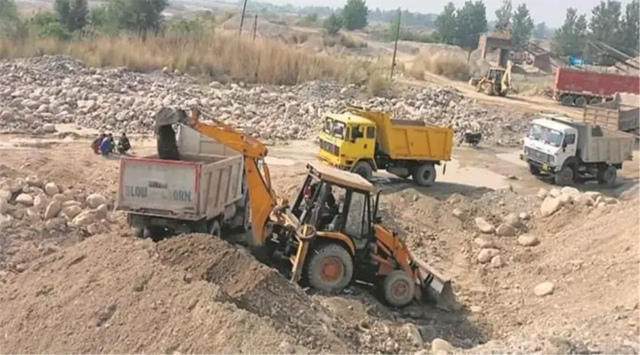 अवैध खनन पर एनफोर्समेंट थाना यमुनानगर की बड़ी कार्रवाई, 5 डंपर और ट्रैक्टर-ट्रॉली कब्जे में