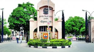 तपती दोपहरी में परीक्षा से छात्रों में रोष, कुरुक्षेत्र विश्वविद्यालय प्रशासन पर उठे सवाल