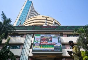 अमेरिका-ईरान तनाव का असर, शेयर बाजार लाल निशान में खुला, बैंकिंग सेक्टर दबाव में