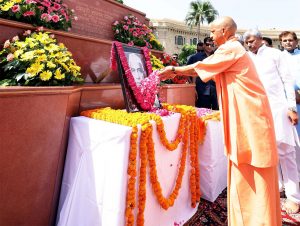 CM योगी ने पूर्व PM चौधरी चरण सिंह को दी श्रद्धांजलि, बताया-किसानों का मसीहा