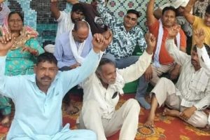 सफाईकर्मियों की हड़ताल खत्म, मानीं 17 मांगें, एक पर अड़ी सरकार
