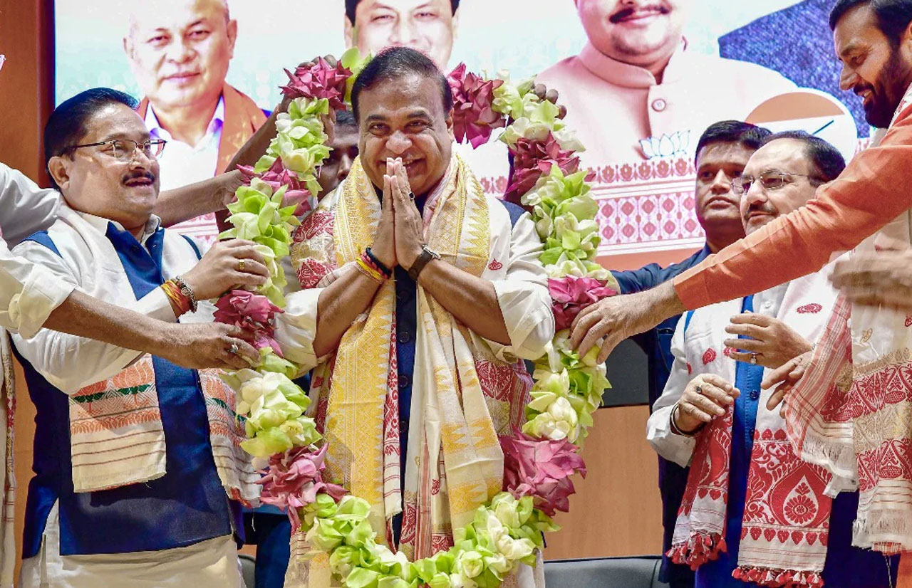 हिमंत बने असम के लगातार दूसरी बार मुख्यमंत्री, इन 4 विधायकों ने ली मंत्री पद की शपथ