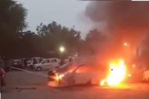 5 vehicles burnt to ashes