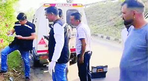 झाड़ियों में मिला युवक का शव, कान के पीछे गोली का निशान, हत्या की आशंका