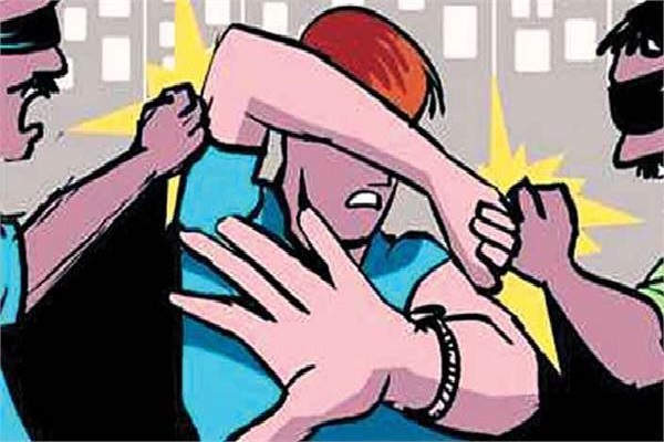 Haryana News : ब्याज के लिए फाइनेंसर ने काटा युवक का कान, जमकर की मारपीट