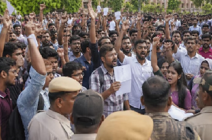 Haryana News : नीट-2026, छात्रों का प्रदर्शन, चेयरमैन से मांगा इस्तीफा, मांगें और भी…
