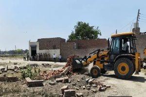 Haryana News : अवैध कॉलोनियों पर चला पीला पंजा, नींव और गलियां उखाड़ीं