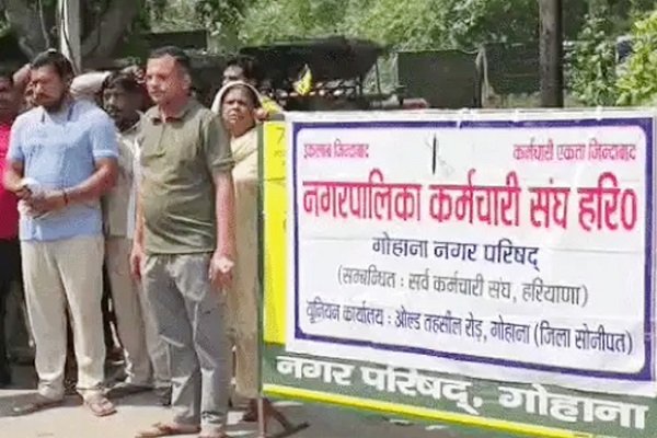 Haryana News : हड़ताल से सफाई ठप, चुनाव में नहीं डालेंगे वोट