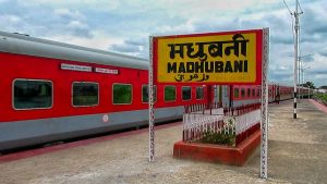 मधुबनी स्टेशन पर खड़ी Jaynagar-Udhna Antyodaya Express ट्रेन की बोगी में लगी आग, मचा हड़कंप